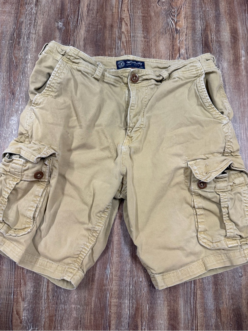 Y2K American Eagle Outfitters tan cargo shorts